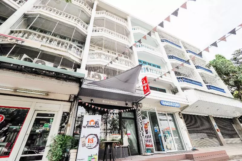 هتل Bossa House Hostel & Cafe