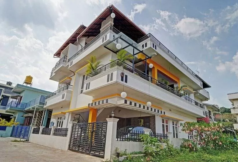 Hotelli Treebo Alaka Rester Homestay