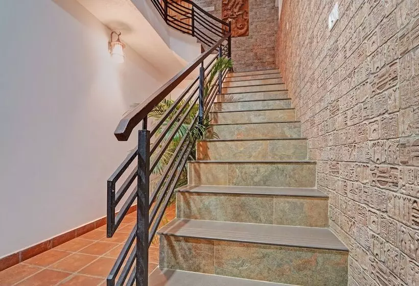 Hotelli Treebo Alaka Rester Homestay