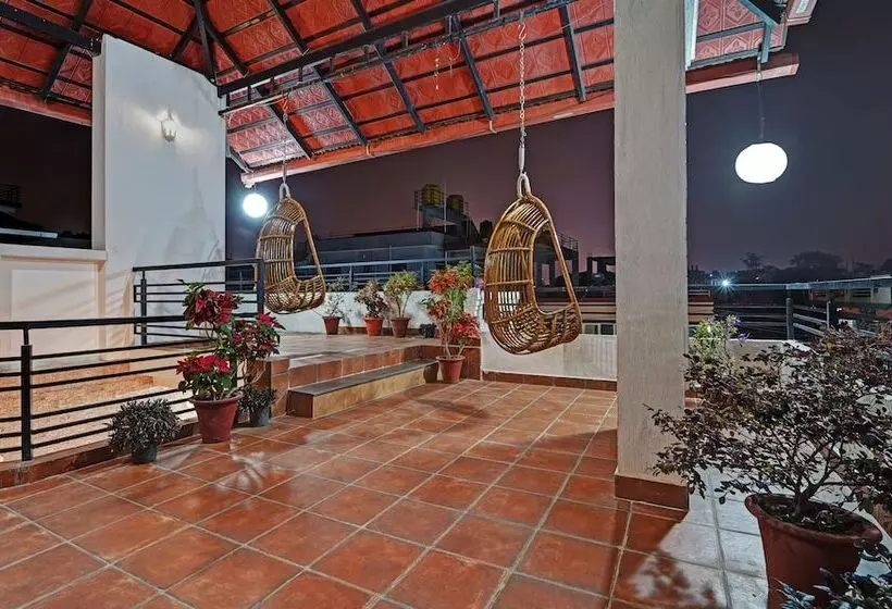 Hotelli Treebo Alaka Rester Homestay