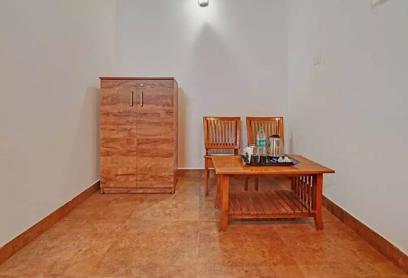 Hotelli Treebo Alaka Rester Homestay