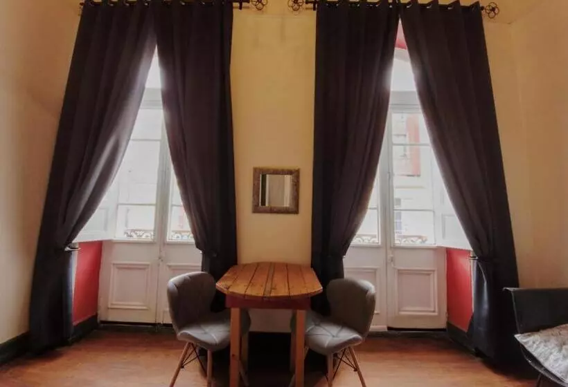 Maki Hostels & Suites Valparaiso