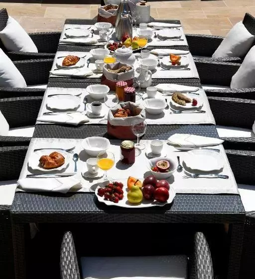 Aamiaismajoitus (B&B) Bastide Des Demoiselles