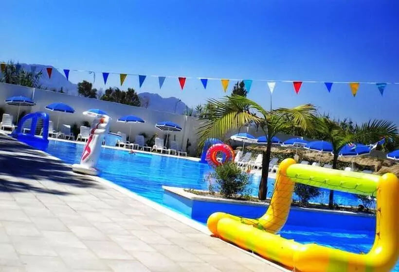 Hotelli Batuca Village & Camping