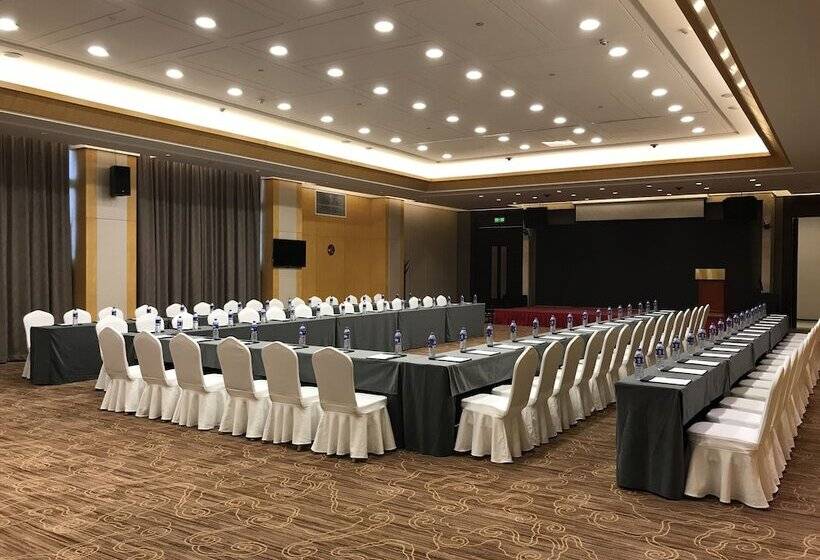 בית מלון כפרי Queensir International