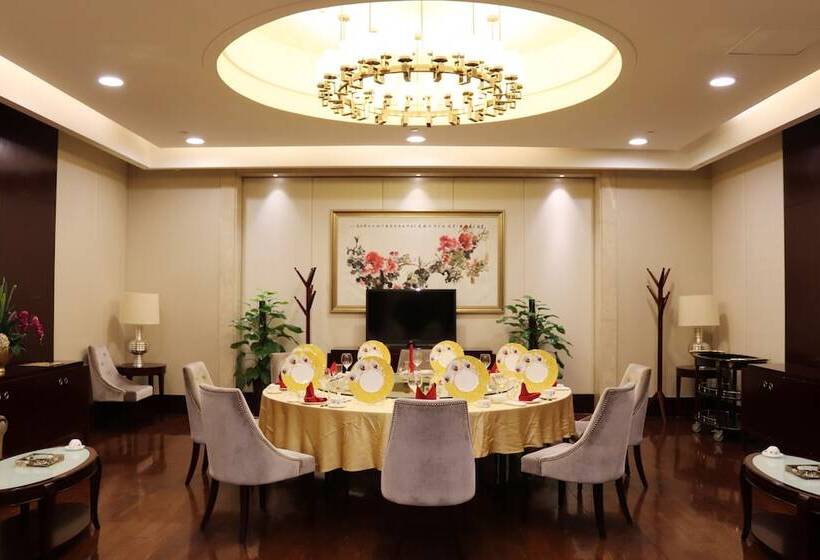 בית מלון כפרי Queensir International