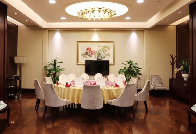 בית מלון כפרי Queensir International