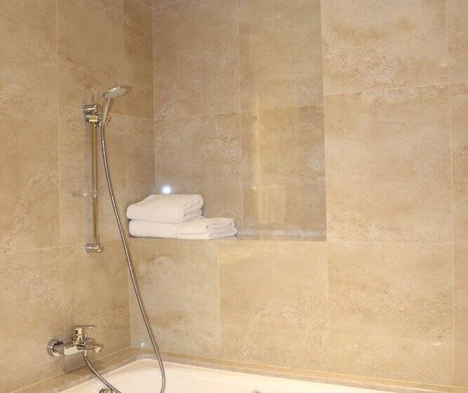 בית מלון כפרי Queensir International