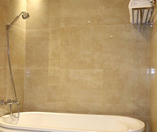 בית מלון כפרי Queensir International