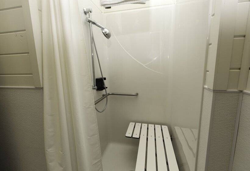 فندق على الطريق Swiftcurrent Motor Inn And Cabins   Inside The Park