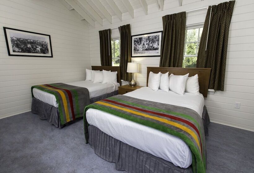 فندق على الطريق Swiftcurrent Motor Inn And Cabins   Inside The Park