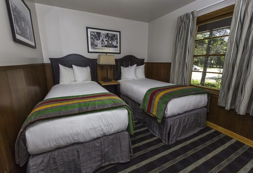 فندق على الطريق Swiftcurrent Motor Inn And Cabins   Inside The Park