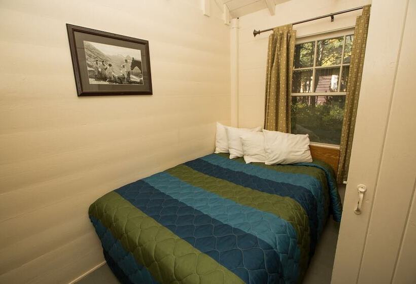 فندق على الطريق Swiftcurrent Motor Inn And Cabins   Inside The Park