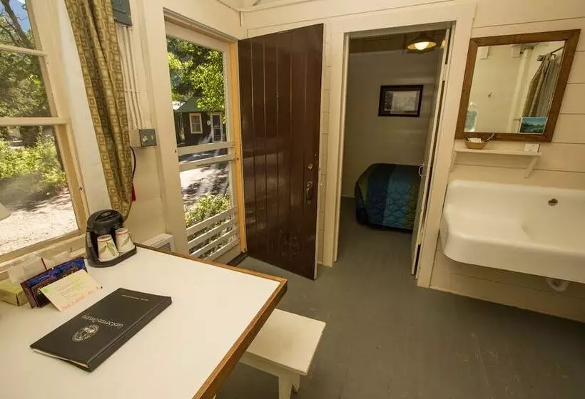 Motelli Swiftcurrent Motor Inn And Cabins   Inside The Park