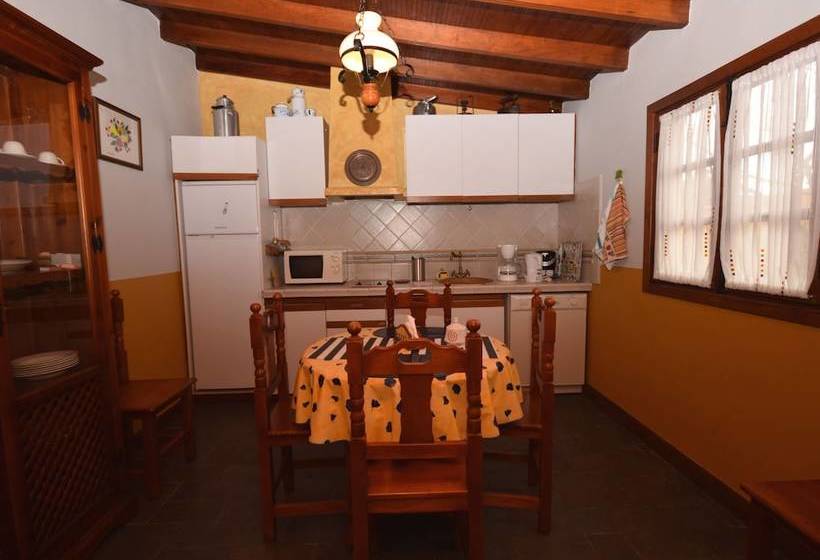 Cozy Cottage In Orotava With Swimming Pool