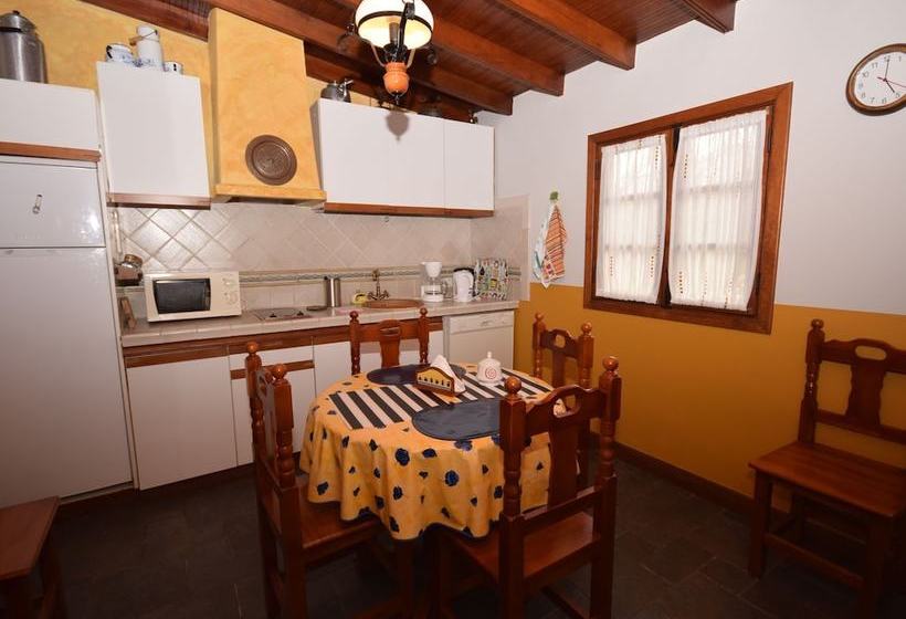 Cozy Cottage In Orotava With Swimming Pool