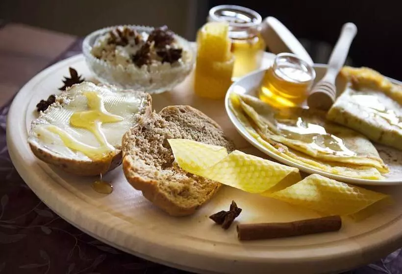 پانسیون Guest House Tara