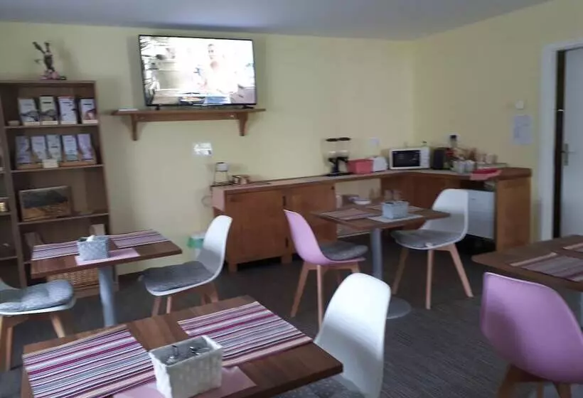 پانسیون Guest House Tara