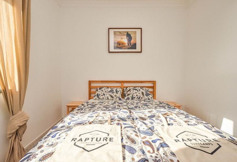 بنسيون Rapture Surfcamps Ericeira