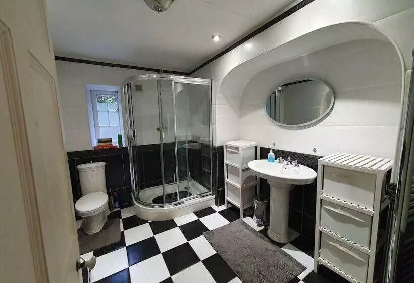 Aamiaismajoitus (B&B) Wern House