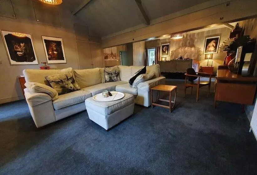 Aamiaismajoitus (B&B) Wern House