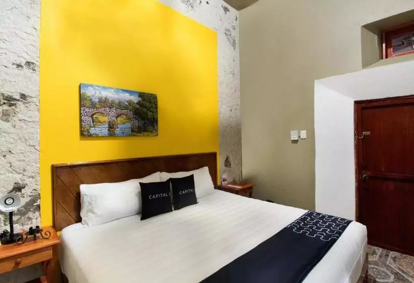 ホテル Capital O Posada La Plazuela