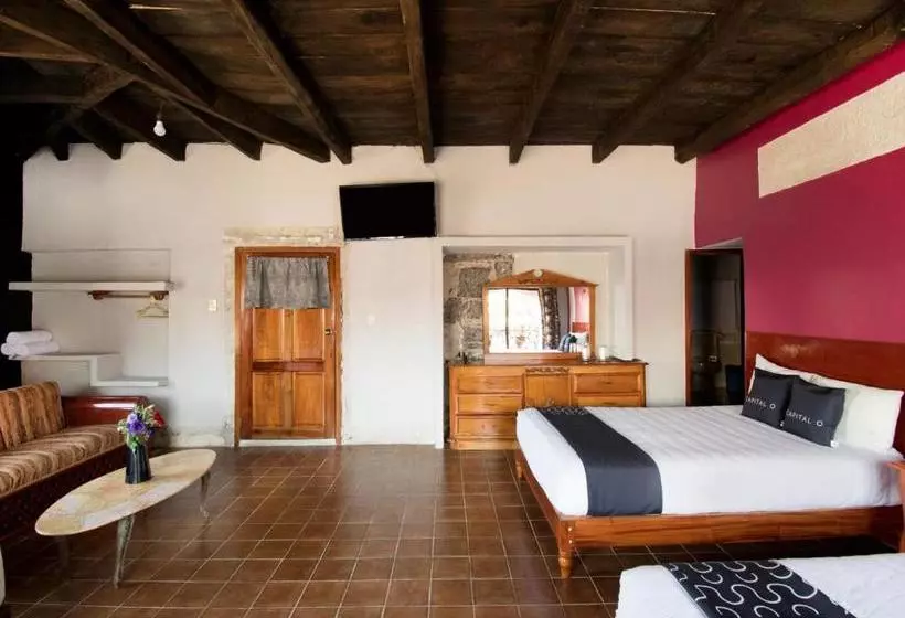 ホテル Capital O Posada La Plazuela