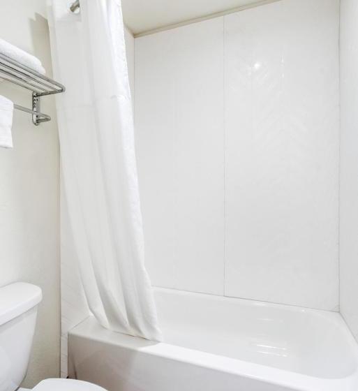 בית מלון כפרי Rodeway Inn