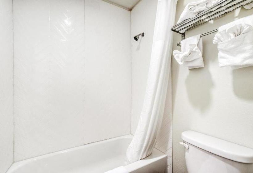 בית מלון כפרי Rodeway Inn