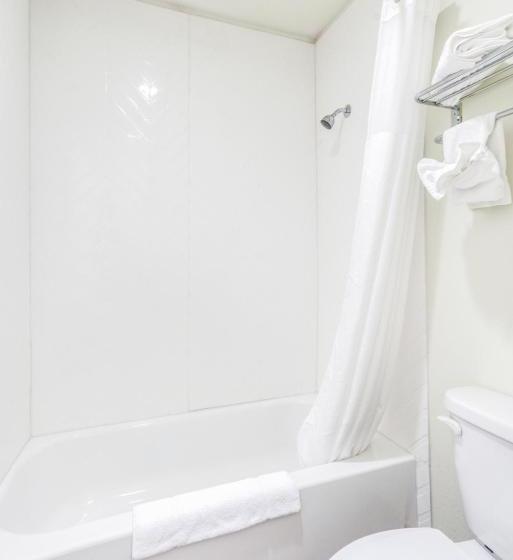 בית מלון כפרי Rodeway Inn