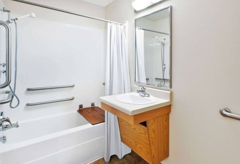 هتل Woodspring Suites St Louis St Charles