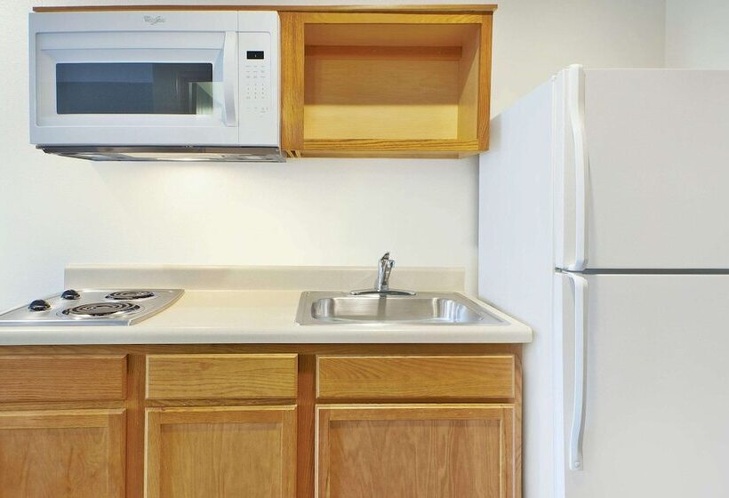 هتل Woodspring Suites St Louis St Charles