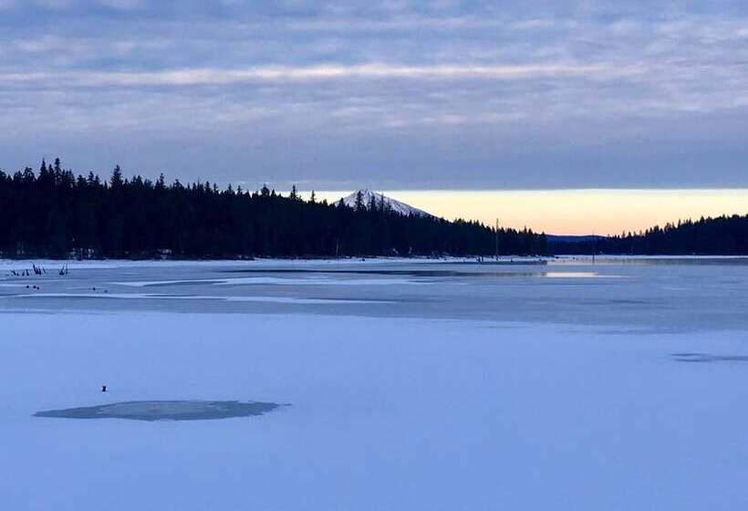 Mountain Pine Cabin   Sleeps 6   Pet Friendly