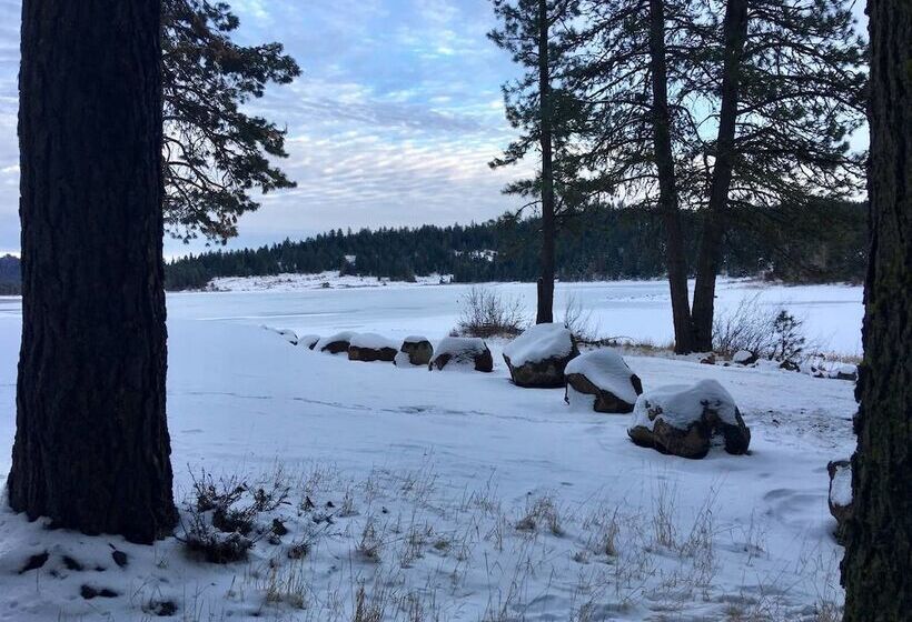 Mountain Pine Cabin   Sleeps 6   Pet Friendly