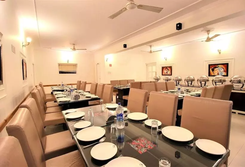 ベッドアンドブレックファースト Neelesh Inn   A Luxury Lake View