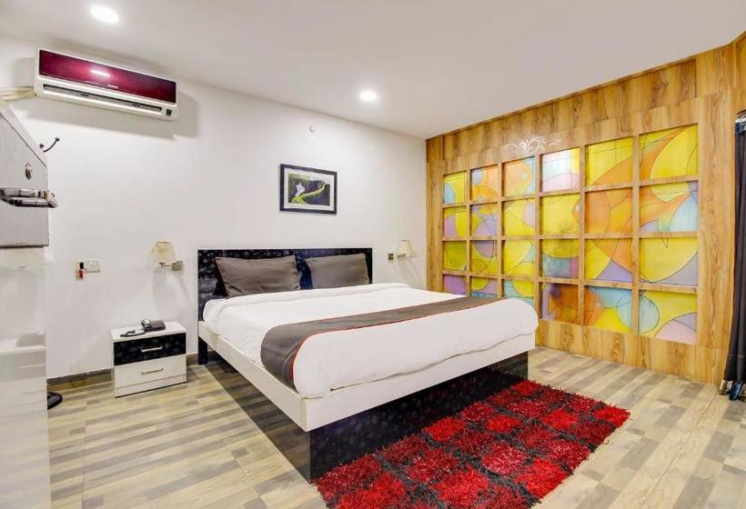 בית מלון כפרי Collection O 74171 Plaza Inn