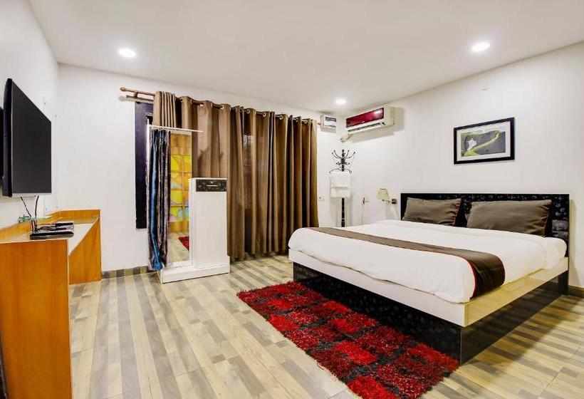 בית מלון כפרי Collection O 74171 Plaza Inn