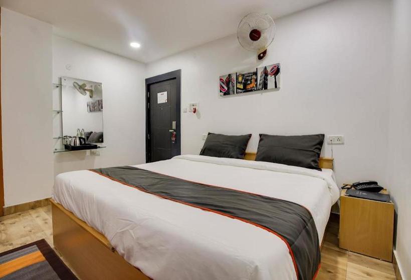 בית מלון כפרי Collection O 74171 Plaza Inn