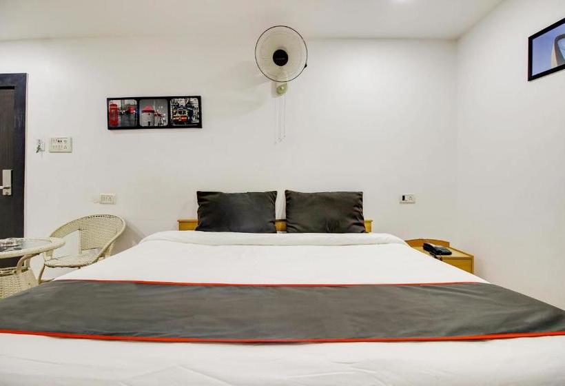 בית מלון כפרי Collection O 74171 Plaza Inn