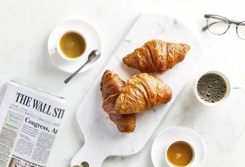 AC Hotel by Marriott Old Montreal