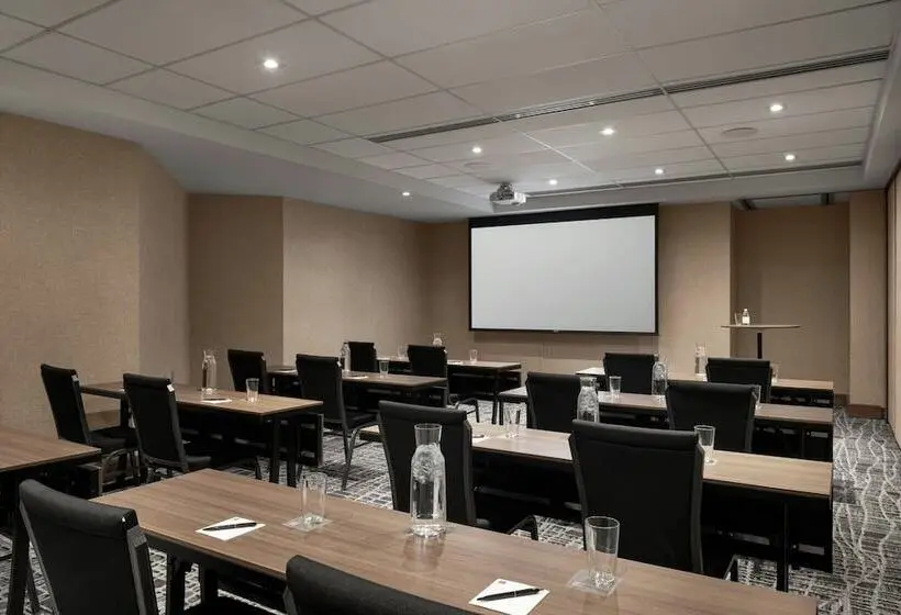 AC Hotel by Marriott Old Montreal