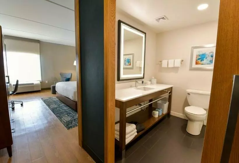 Four Points By Sheraton Wakefield Boston Hotel & Conference Center