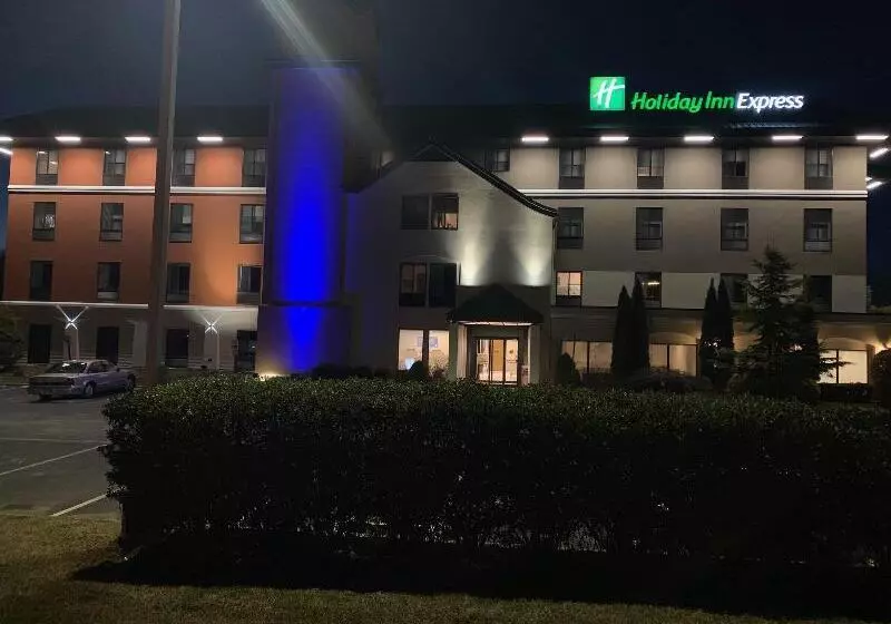 هتل Holiday Inn Express   Wilmington North   Brandywine, An Ihg