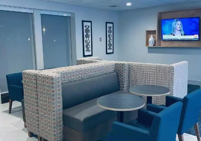 هتل Holiday Inn Express   Wilmington North   Brandywine, An Ihg