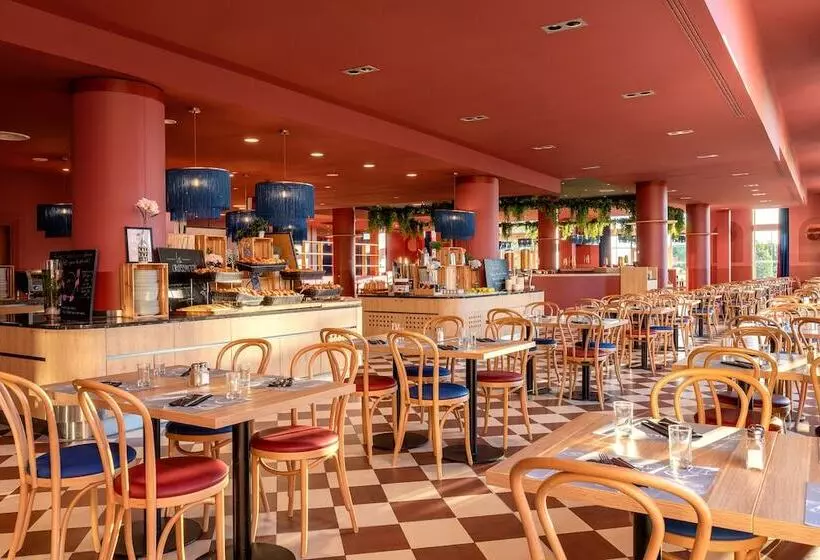 هتل Le Grand Magic