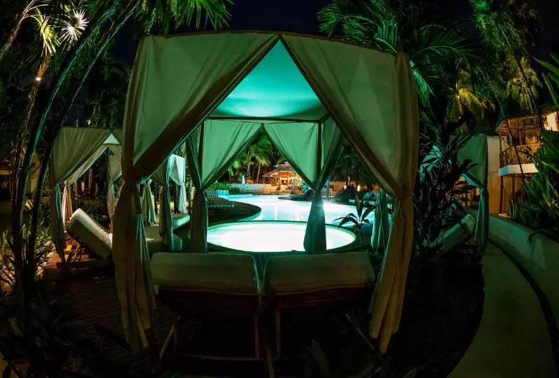 בית מלון כפרי Mahekal Beach Front Resort & Spa