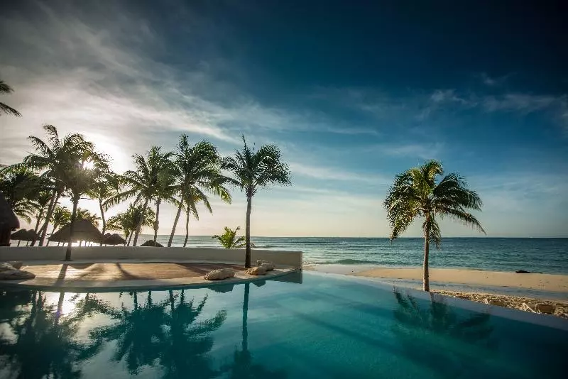 בית מלון כפרי Mahekal Beach Front Resort & Spa