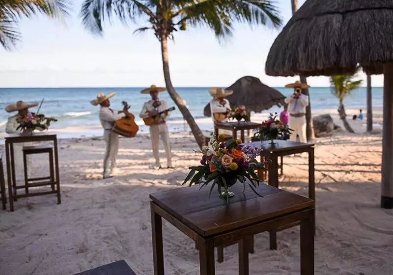 בית מלון כפרי Mahekal Beach Front Resort & Spa