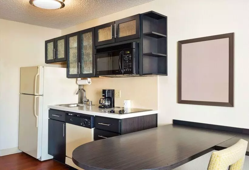 Отель Sonesta Simply Suites Las Vegas Convention Center