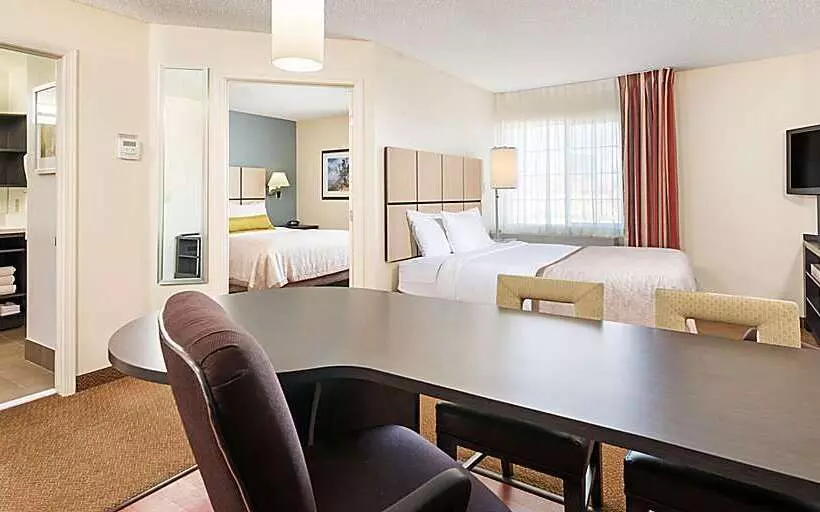 Отель Sonesta Simply Suites Las Vegas Convention Center